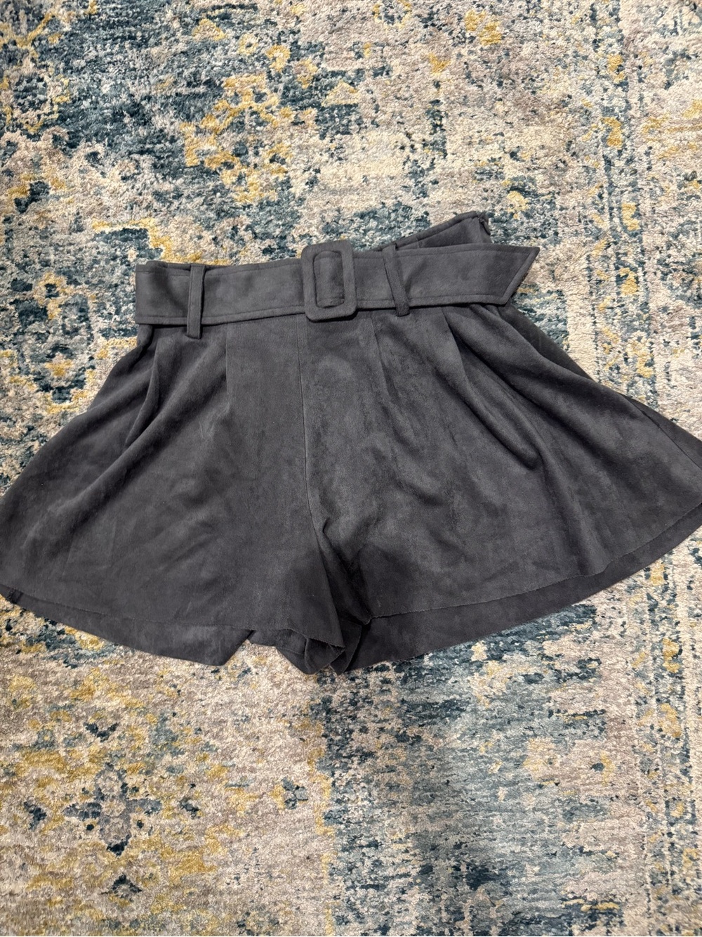 DO+BE grey High-Waist Belted Shorts